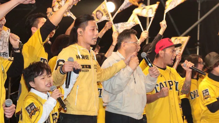 柯文哲當年現身相挺林昶佐。翻攝自時代力量臉書