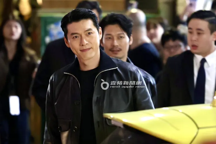 玄彬一身黑色皮衣夾克出席電影《哈爾濱》影人映前見面會互動。特勤中心攝