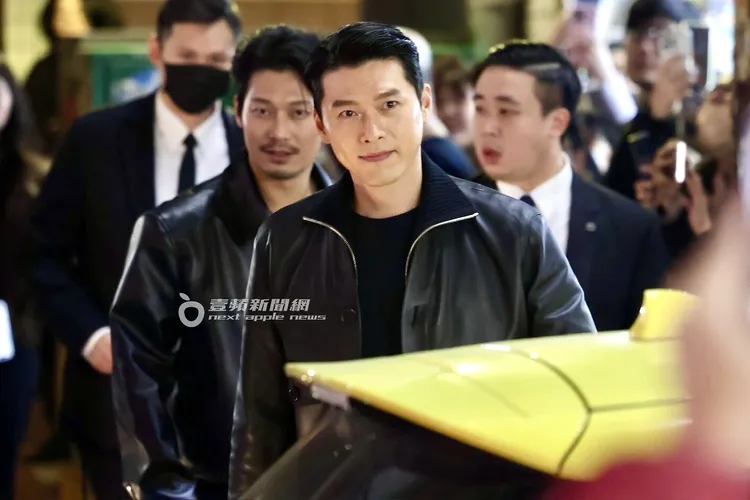 玄彬離開國賓影城露出招牌酒窩。特勤中心攝