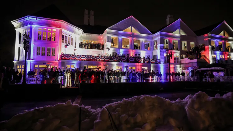 川普在維吉尼亞州的川普國家高爾夫俱樂部舉辦盛大的就職前派對。路透