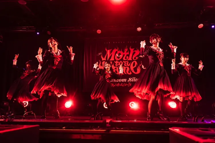 Phantom Siita用中文「我愛你」告白千名粉絲。寬宏藝術提供