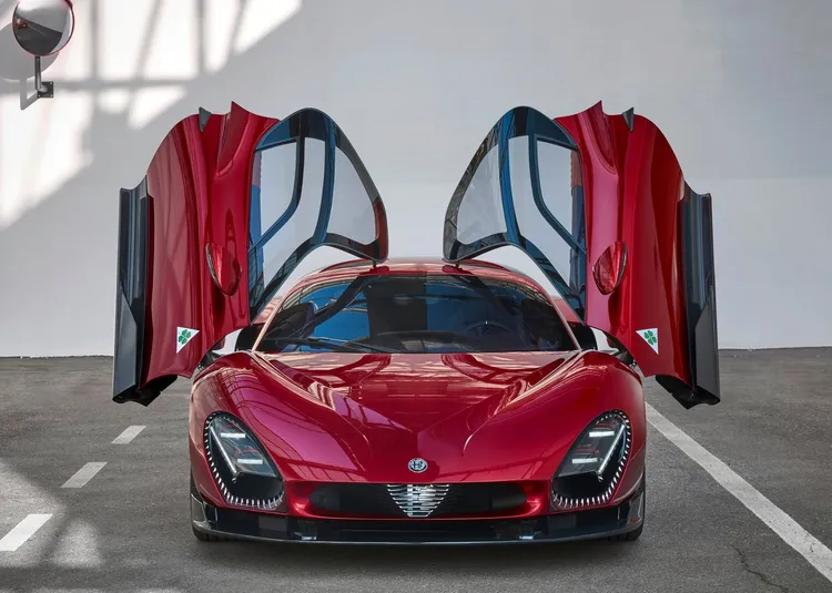 Alfa Romeo全新超跑33 Stradale已箭在弦上，預計不久後即會量產交車。原廠照片