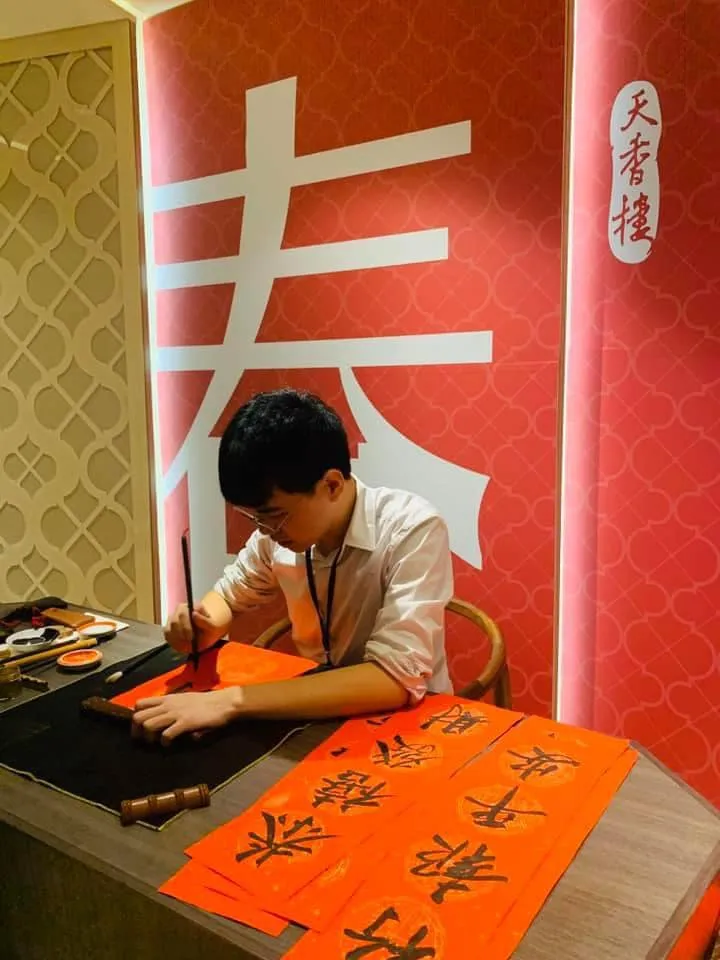 亞都麗緻春節揮毫，喜氣滿盈。業者提供