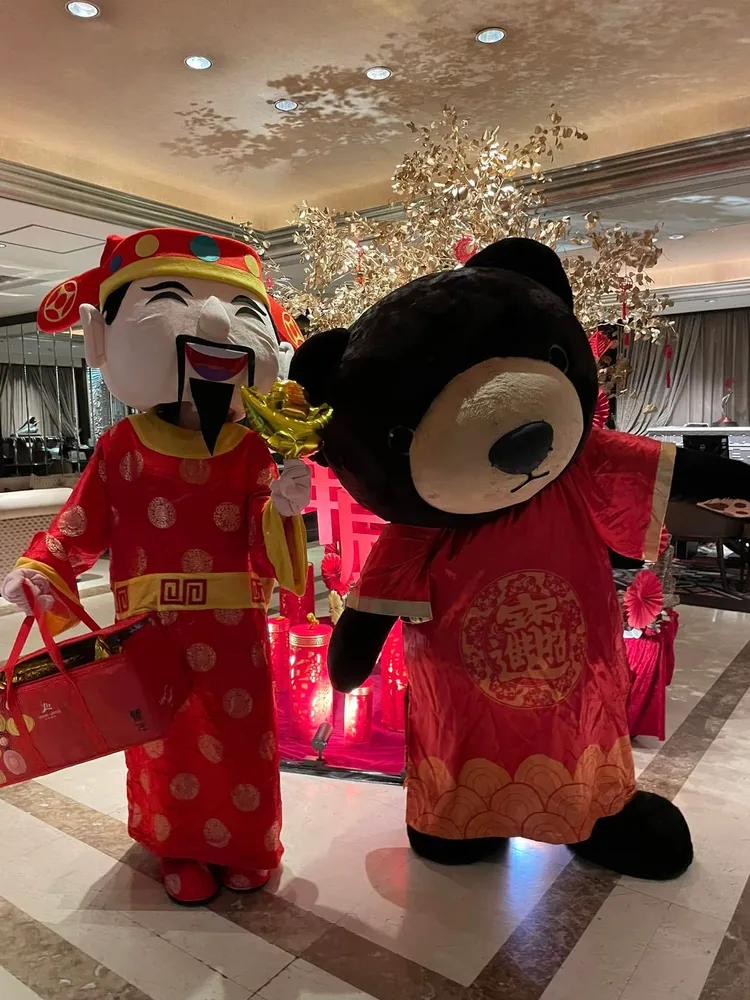 亞都麗緻除夕夜財神繞廳，為全家帶來好財運。業者提供