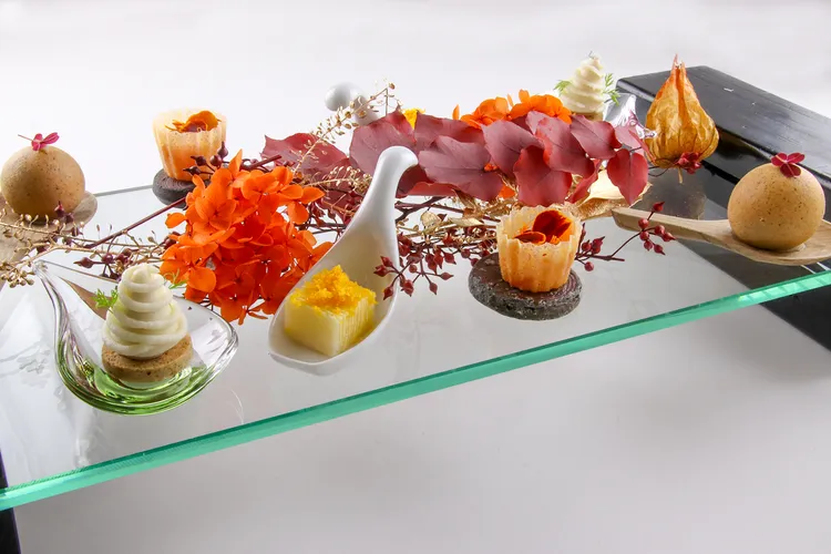 巴黎廳1930x高山英紀節慶版限定主廚迎賓小點。業者提供