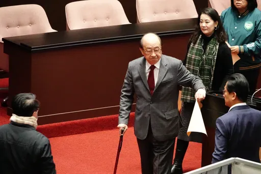 國寶級大師贈神秘禮物!柯建銘感念要「杖打壞人」