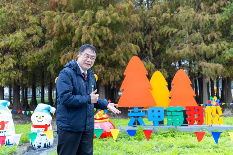 台南市長黃偉哲邀請遊客把握落羽松轉紅季節欣賞美景，看看不一樣的台南之美。台南市政府提供