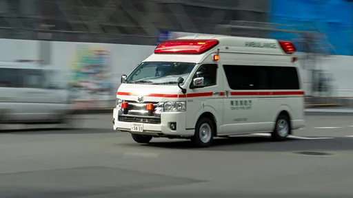 神操作！叫救護車到場後偷開衝100公尺外藥妝店　患者行竊被捕