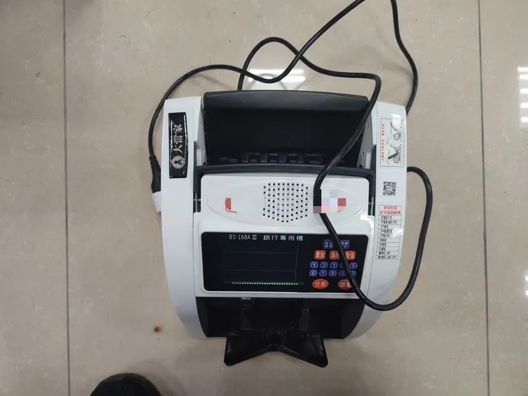 查扣點鈔機。警方提供