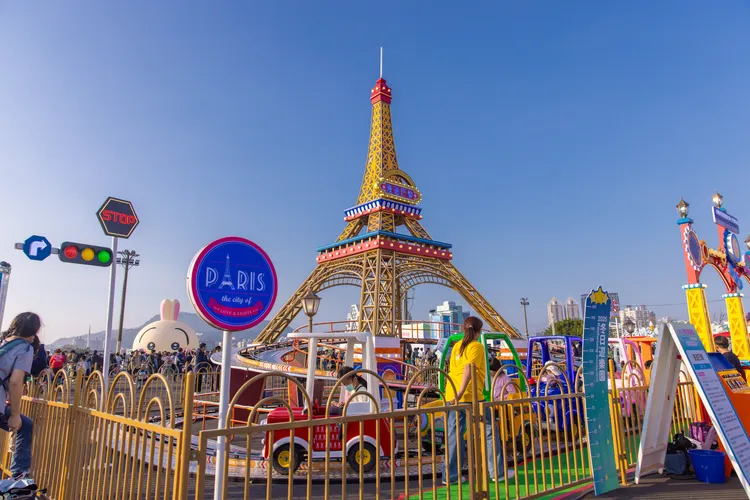 今年高雄冬日遊樂園設置共計25座遊樂設施。觀光局提供