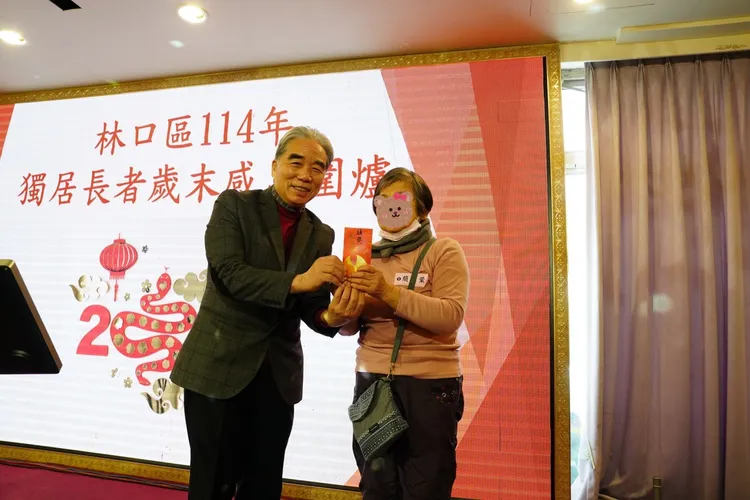 活動中間也安排抽獎活動，讓長輩們開心過節。公所提供