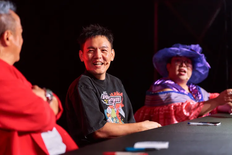 《夜市王》春風擔任第9集「創新料理」飛行嘉賓評審。緯來提供