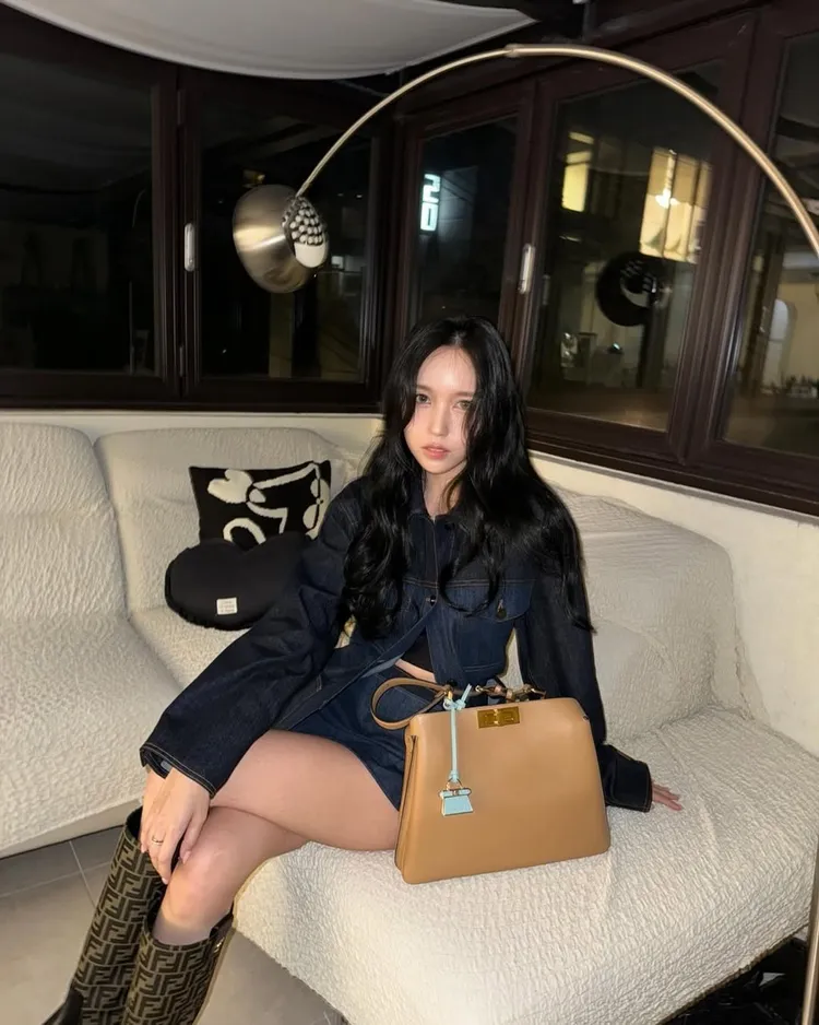 MINA時常在IG分享FENDI單品穿搭。翻攝IG