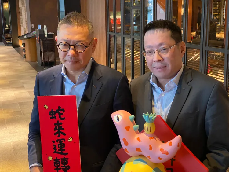 新光三越總經理吳昕陽（左）、執行副總經理吳昕昌。莊偉祺攝