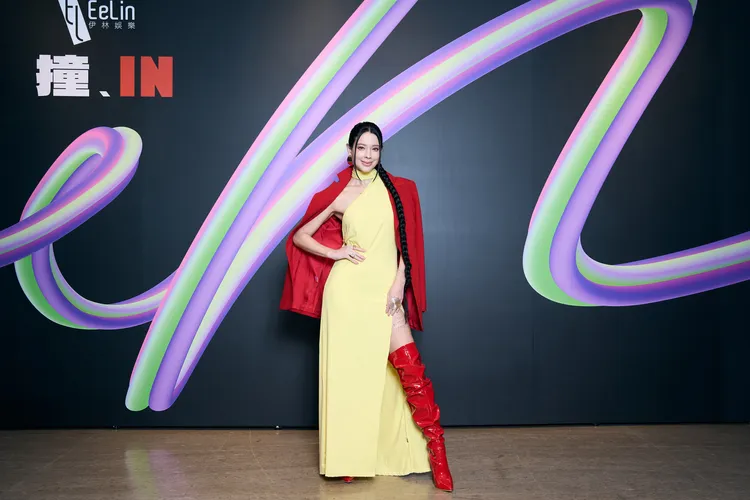 安妮黃色禮服搭紅色外套。伊林提供