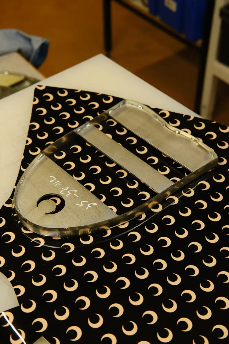 Marine Serre以彎月圖騰設計聞名。品牌提供