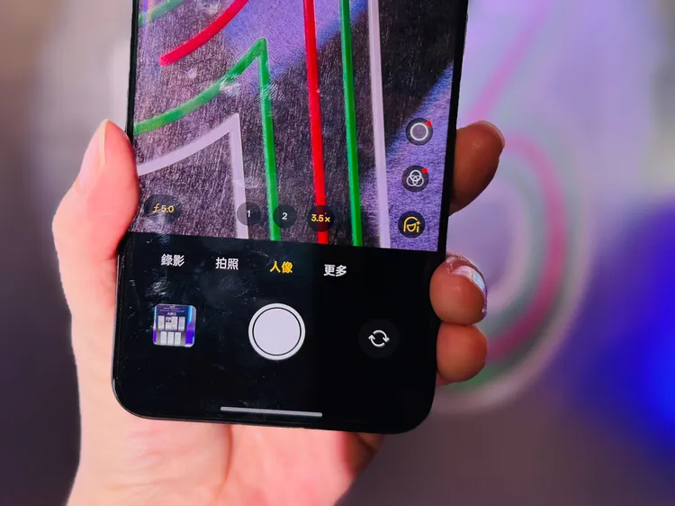 OPPO Reno13 Pro加入同級唯一5000萬畫素3.5倍OIS潛望式鏡頭。趙筱文攝影