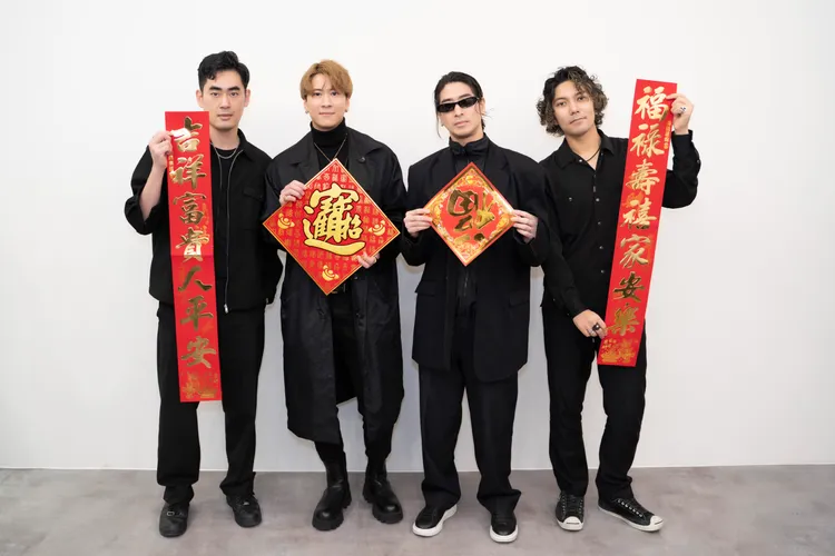 I Don?t Like Monday s.拿春聯感受農曆過年氛圍。Hit Fm聯播網提供