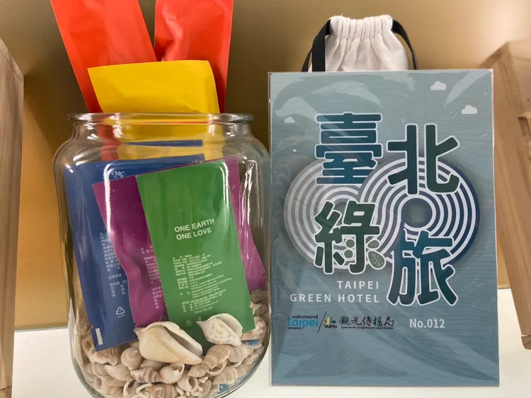 小鹿文娛大力推動集團落實《臺北綠旅宣言》 減少瓶裝水使用及續住房間清潔頻率。業者提供