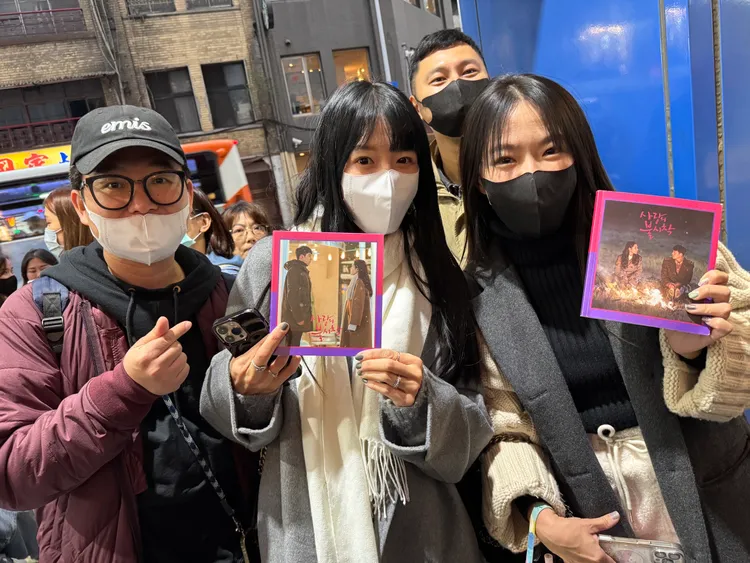 粉絲拿玄彬與孫藝真定情作《愛的迫降》原聲帶助陣。彭欣偉攝