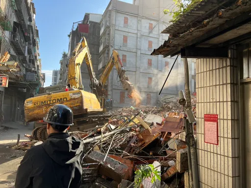 三重建案受創屋全面拆除 住戶痛訴「睡醒天塌、損近千萬」!化療嬤難入眠