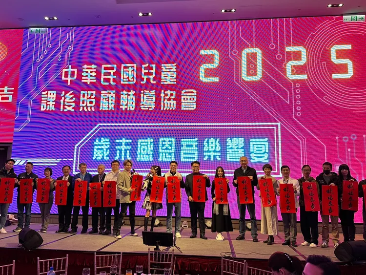 現場台上嘉賓雲集，新北府會齊心祝賀。曾佳俊攝