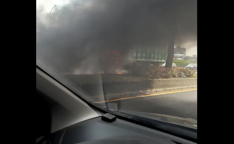 火勢相當猛烈。讀者提供