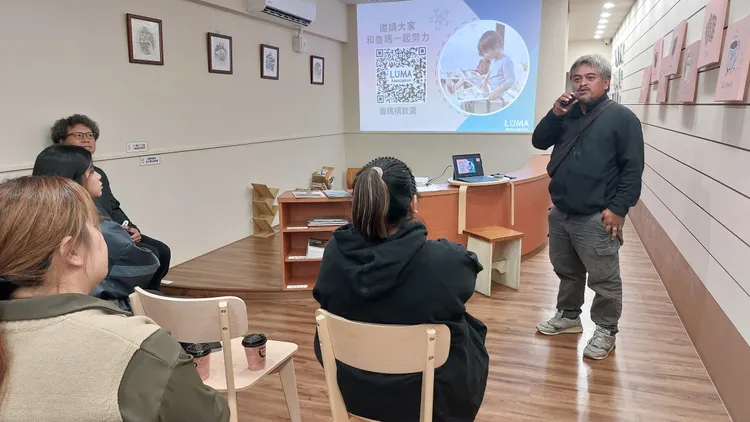 霧台部落教室老師Lavakaw說，希望孩子有機會接觸祖先的智慧，知道自己是誰，有自信地告訴別人自己的文化。凃建豐攝