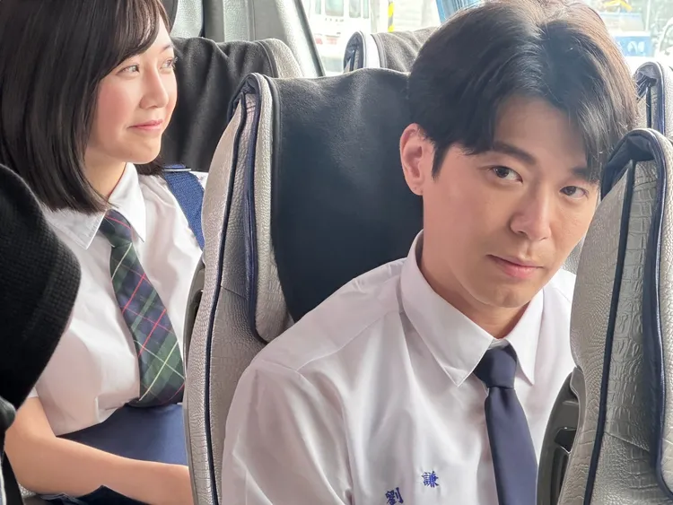 侯彥西（前）飾演劉謙，林芷芸飾演他初戀女友。民視提供