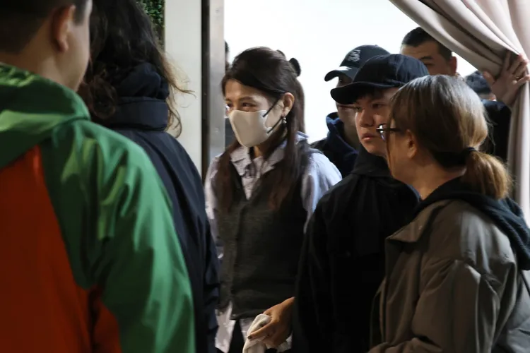 林葉亭聞父噩耗，抵達二殯哭到雙眼紅腫。彭欣偉攝