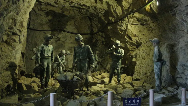 北海坑道內展示著當年阿兵哥在建造時的場景。葉先鵬攝