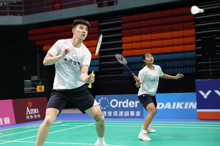 混雙冠軍葉宏蔚與詹宥蓁。羽協提供