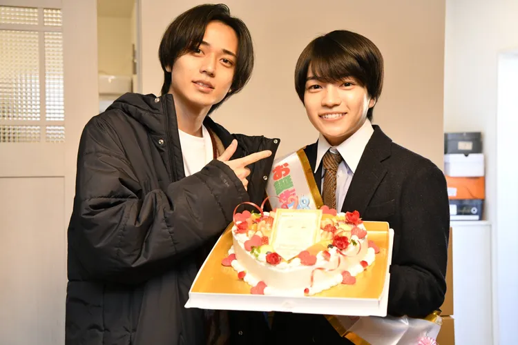 永瀬廉不只與好友西畑大吾一起創作歌曲，2人還2度合作《和富家少爺的戀愛太難了》。翻攝《和富家少爺的戀愛太難了》官方X