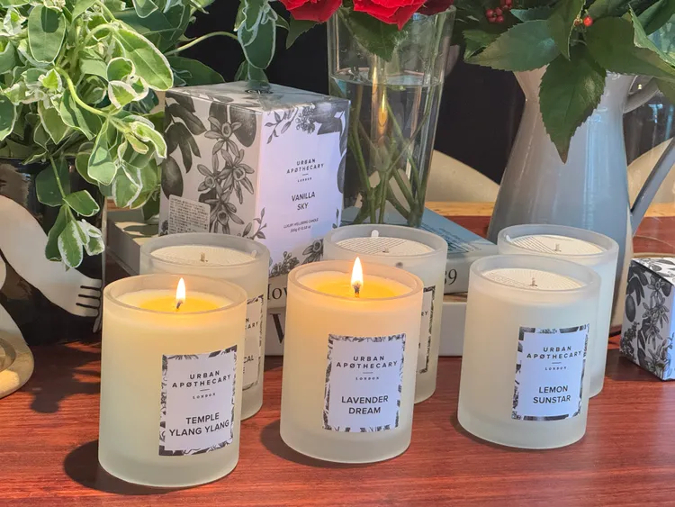 Urban Apothecary心靈浴系列香氛蠟燭，70g／990元、300g／2290元。品牌提供