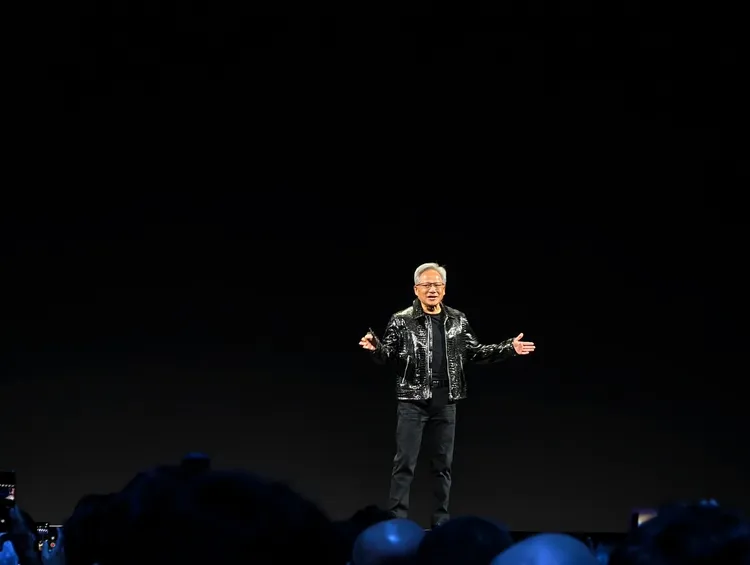 黃仁勳一現身便幽默地問大家「想要我的皮衣嗎？」引起全場笑聲。趙筱文攝