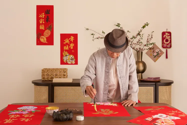 由春華工坊李春華老師親自揮毫的年畫，張張手寫手繪更具人情味。業者提供