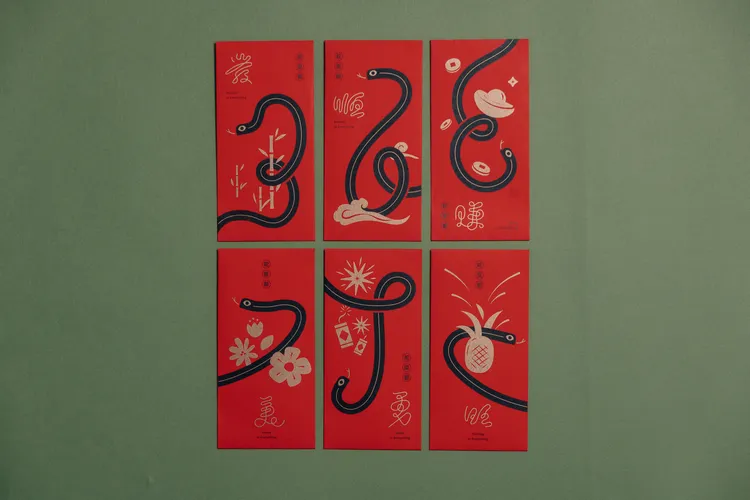 HOLA為大家蒐羅多款有趣紅包，「曾頭設計六福同心紅包袋（樂字）」六只紅包分開看是姿態各異的小蛇，但拼在一起後，蛇身能結合成一個「樂」字。業者提供