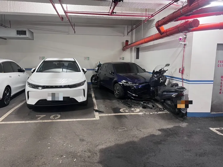 被害車主早上才發現車子被撞壞。民眾提供