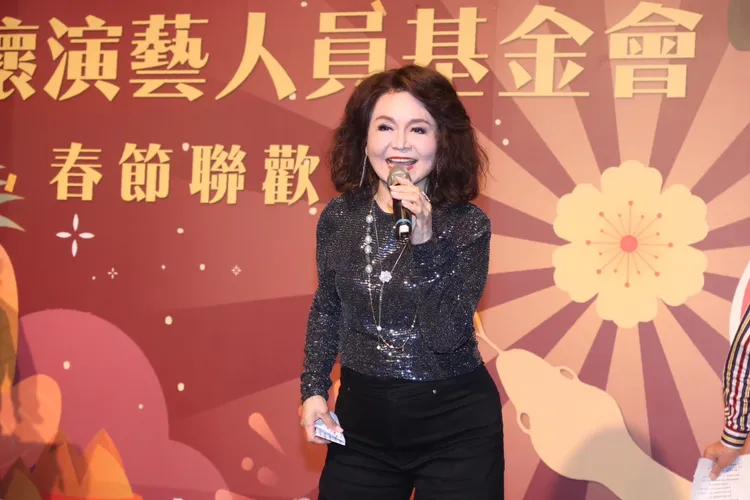 侯麗芳今天開心宣布當阿嬤了。攝影中心攝