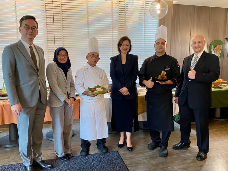 板橋凱撒將原有泰式料理與印度、馬來西亞料理融合，推出三主廚共同服務。莊偉祺攝