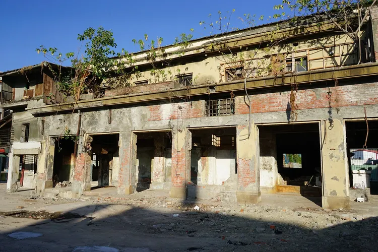 田町齋場黃色砂壁外牆反映當代建築裝飾之潮流。陳坤毅提供