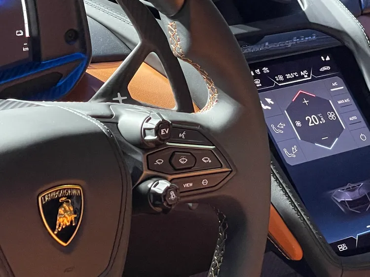 前軸的兩組電動馬達除了進一步提升了動力輸出，並能透過EV模式切換，將全新Temerario轉化為純電驅動的超級跑車。林浩昇攝