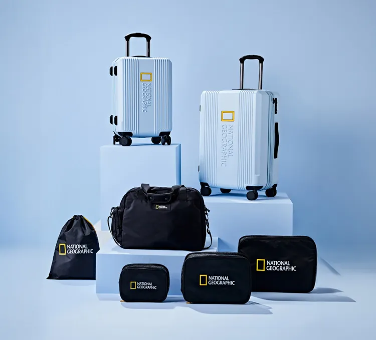 國家地理服飾Maple行李箱（天空藍），20吋／7480元、26吋／8780元。品牌提供