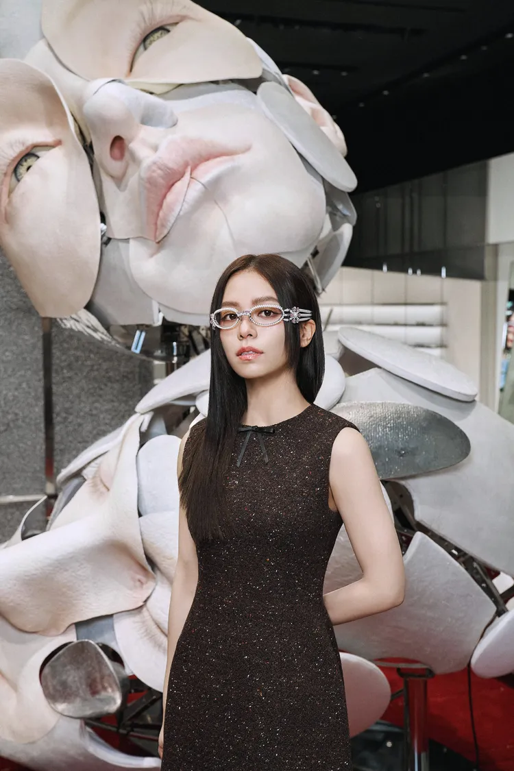 宋芸樺搭配系列重點的Bijou De 02款式。品牌提供