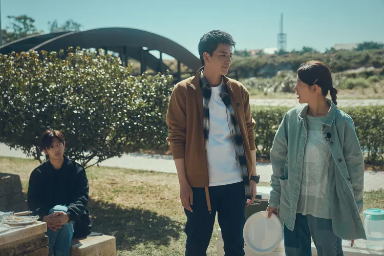 林柏叡（中）在錄影期間直接向郭雪芙（右）告白，陳柏霖全看在眼裡。大川大立提供