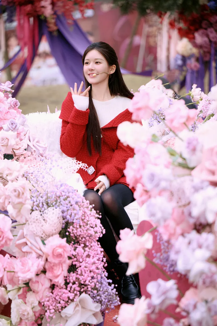 趙露思昨出席活動，向粉絲報平安。翻攝趙露思工作室微博