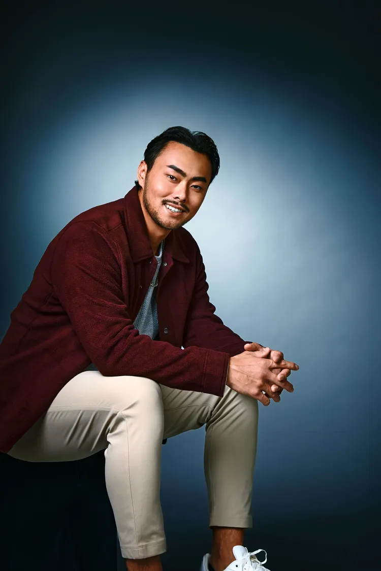 林家正穿著lululemon 2025新春限定系列典版型刷毛襯衫5280元、Engineered Warmth長袖圓領上衣5280元。品牌提供