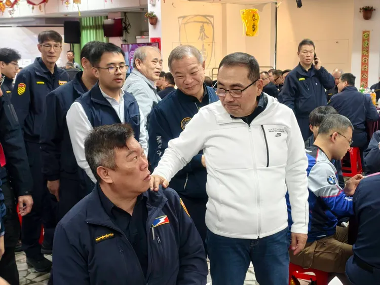 侯友宜向基層警拜年。警方提供
