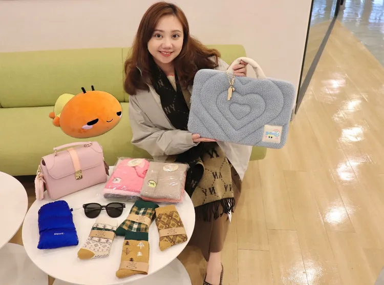 網購平台推出「2025年終出清」專區，集結多款服飾下殺3折起。蝦皮購物提供