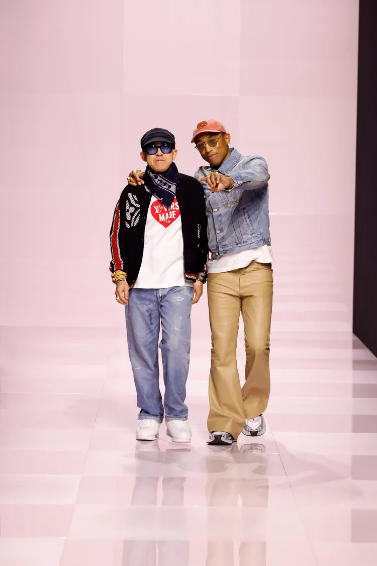 Pharrell Williams（右）與摯友、日本設計師NIGO（左）共同打造LV 2025秋冬男裝。品牌提供